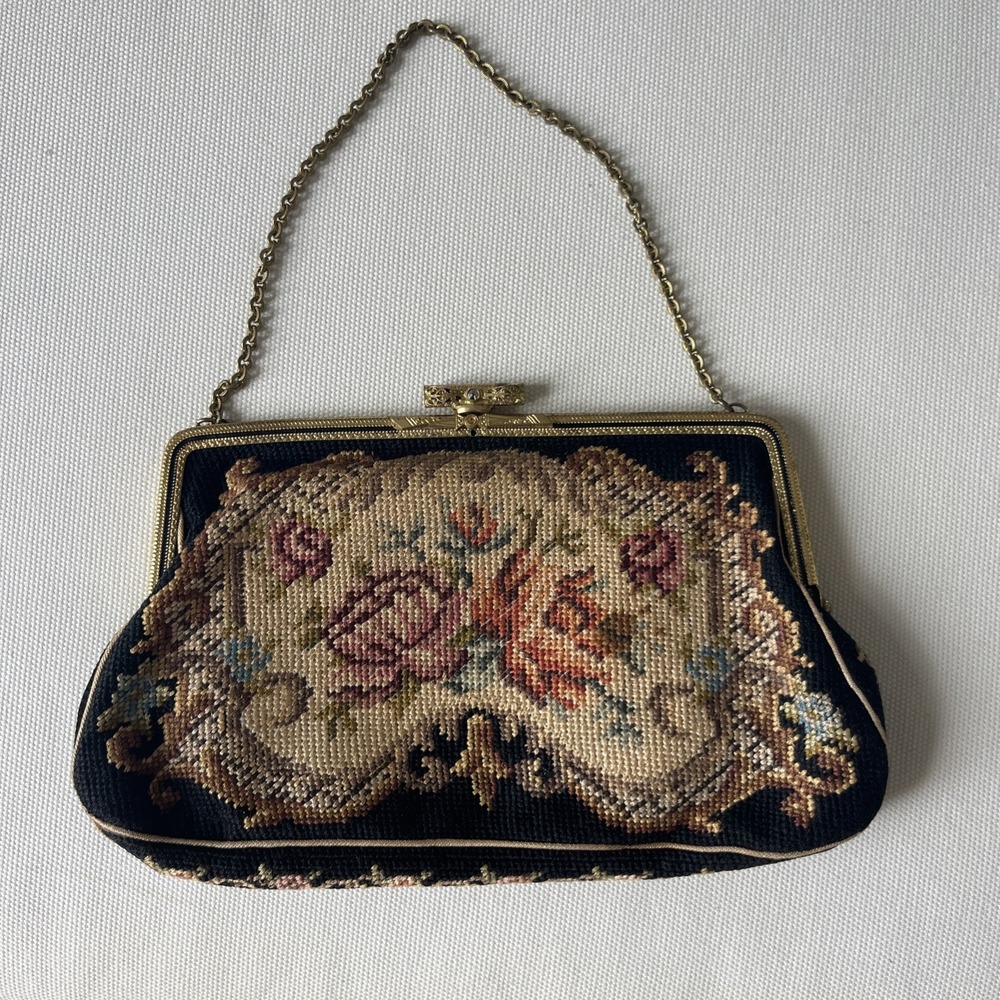 Vintage Needlepoint Evening Purse With Gold‎ Chain Floral Pattern
